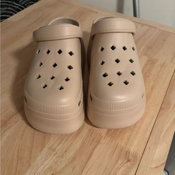 Beige Chunky Platform Crocs size 8-9 - Picture 4 of 5